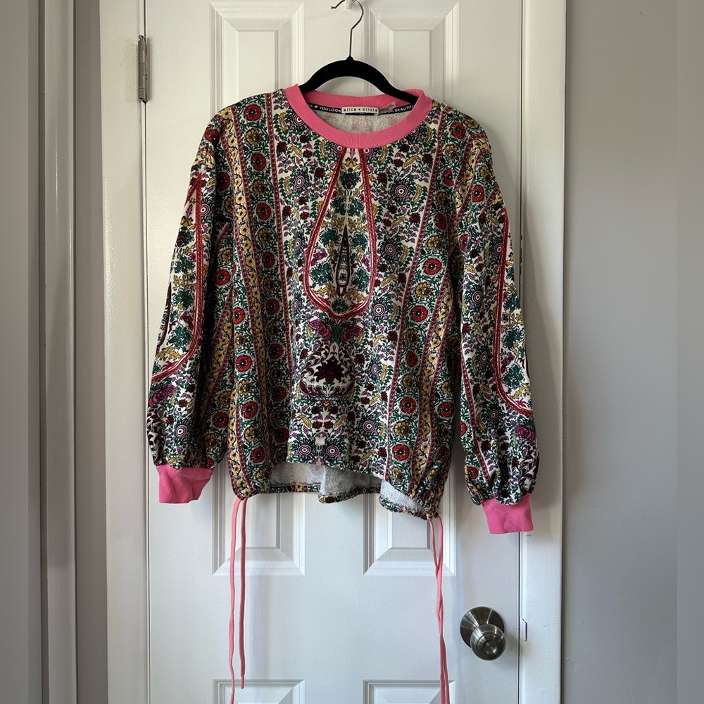 NWOT - Alice + Olivia Amirah Printed Sweatshirt - Size Medium - Picture 3 of 7